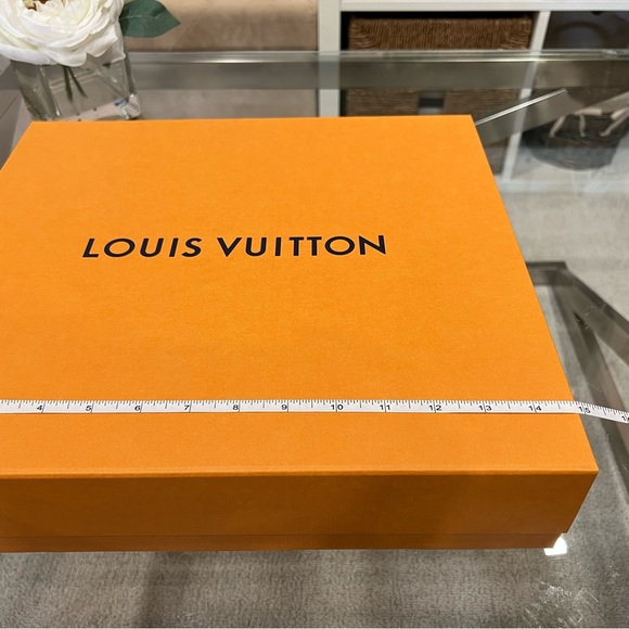 Louis Vuitton Magnetic Gift Box - Picture 7 of 9